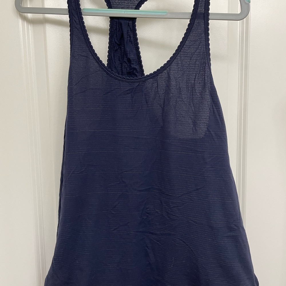 2x lululemon tanks Navy and Light blue size 4
